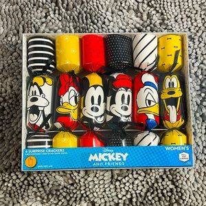 Disney Mickey and Friends 6 SURPRISE CRACKERS
With NO-SHOW SOCKS